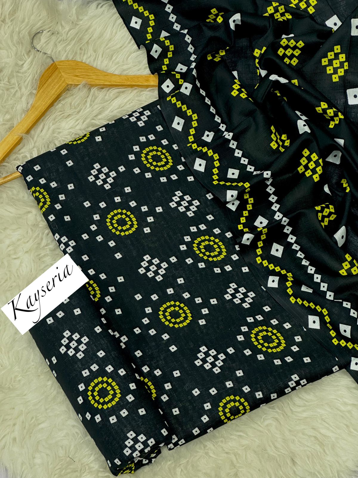 Kayseria Khaddar Winter Collection 2025 – 3PC Digital Printed Suit with Khaddar Shawl | Waffaa Store