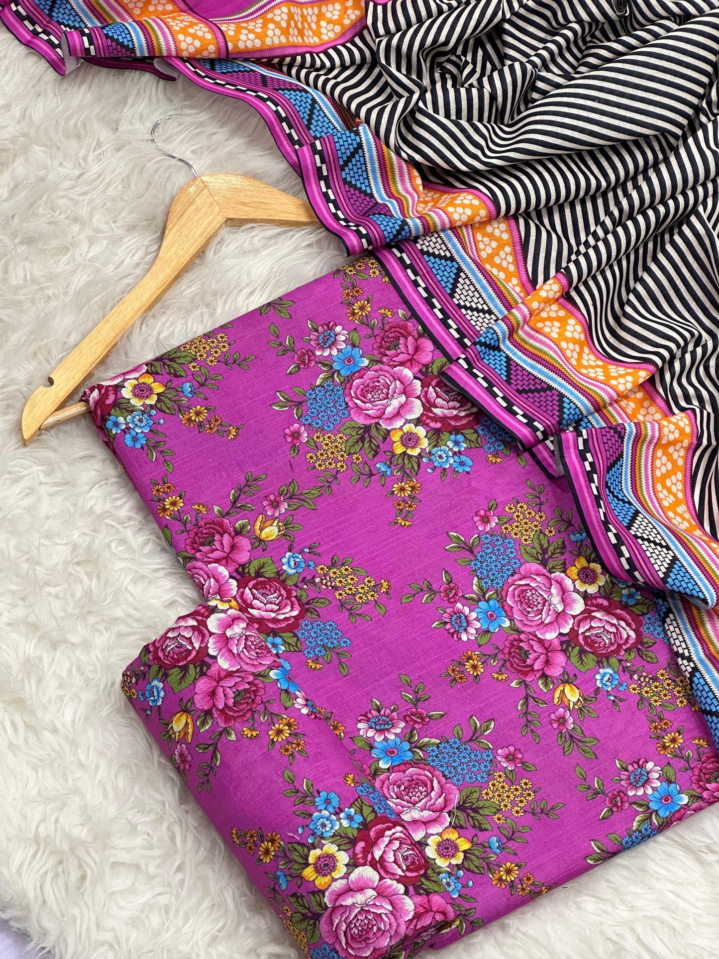 Khaadi Khaddar 3-Piece Winter Collection 2025 – Premium Digital Printed Khaddar Suit